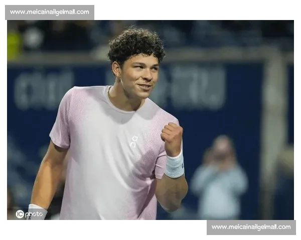 弗里茨直落两盘横扫阿利亚西姆，强势晋级斯图加特大师赛决赛